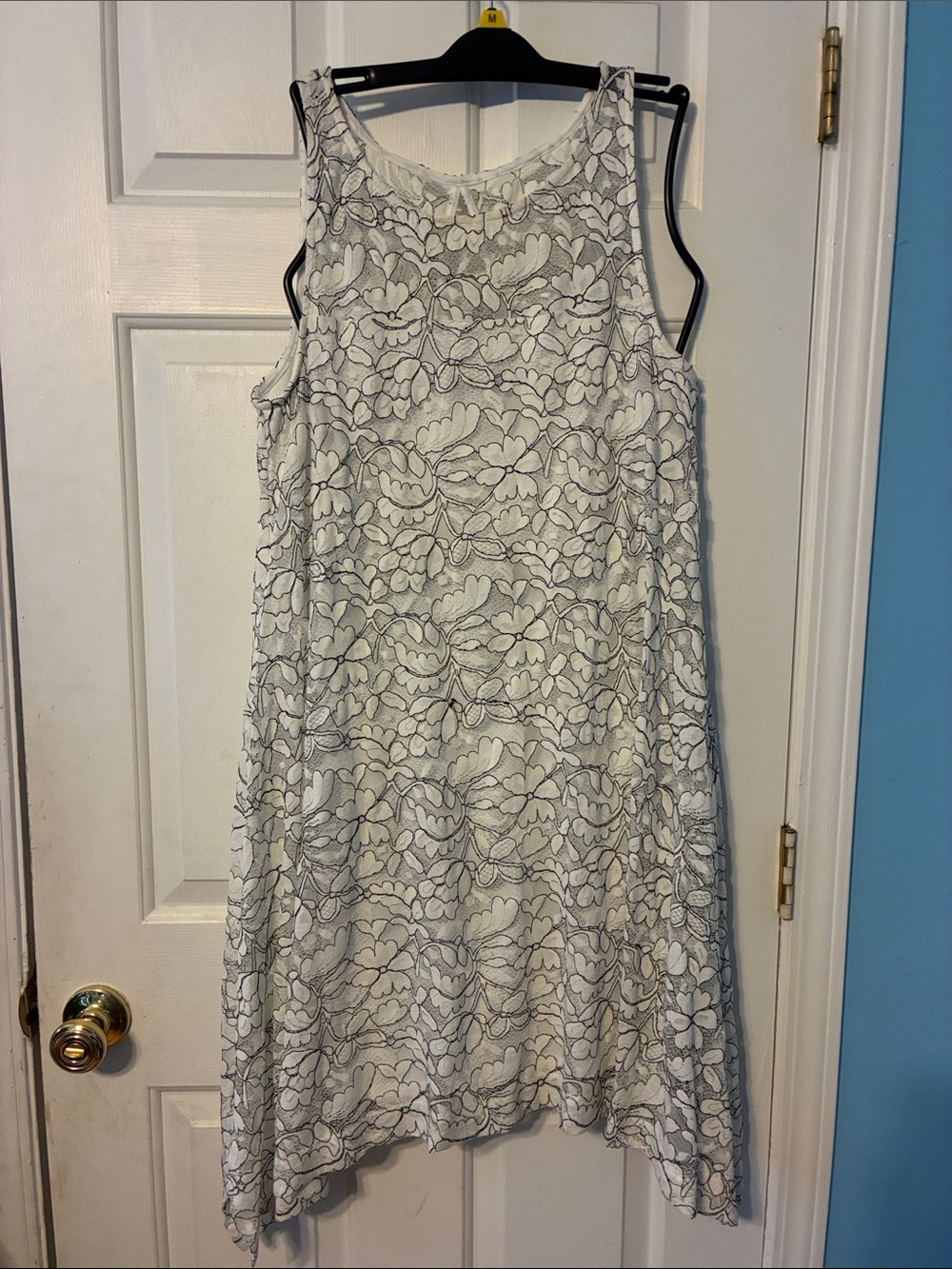 Sleeveless White and Black Floral Lace Dress